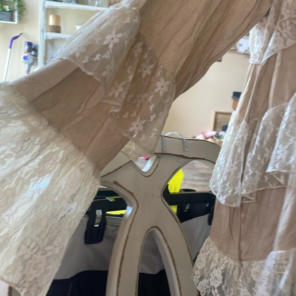 Pol Tan Tiered Ruffled Blouse EUC
small flaw to button loop as see in pics - Picture 2 of 6